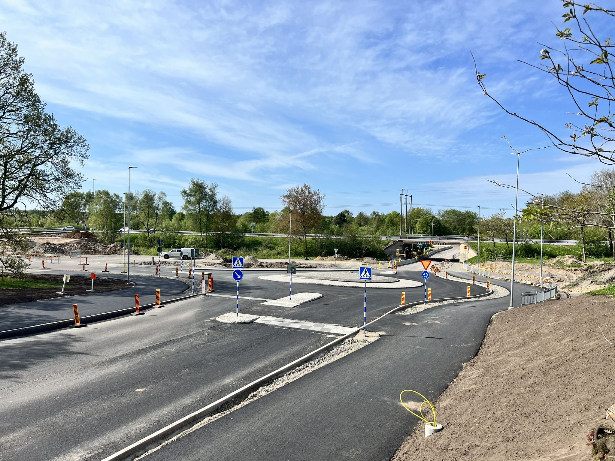 Nygjord rondell som är öppen för trafik