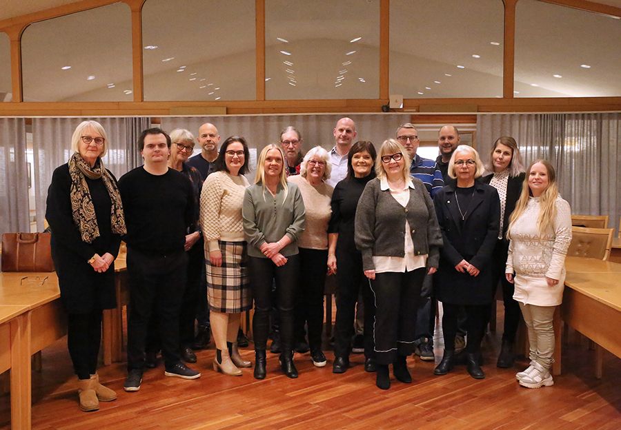 Gruppbild på ledamöter i socialnämnde.