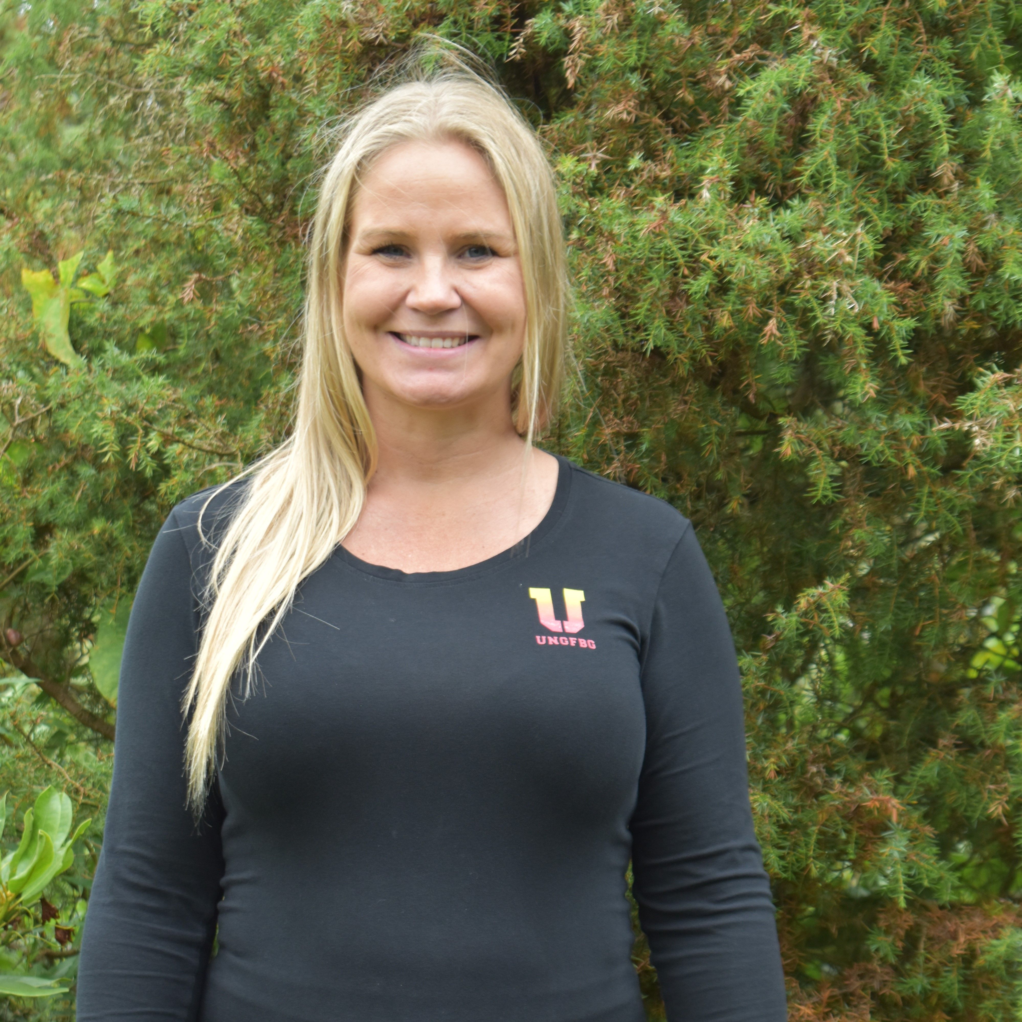 Kvinna med långt och rakt ljust hår