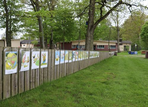 Staket med alfabetet i bilder