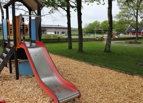 Klätterställning med rutschkana