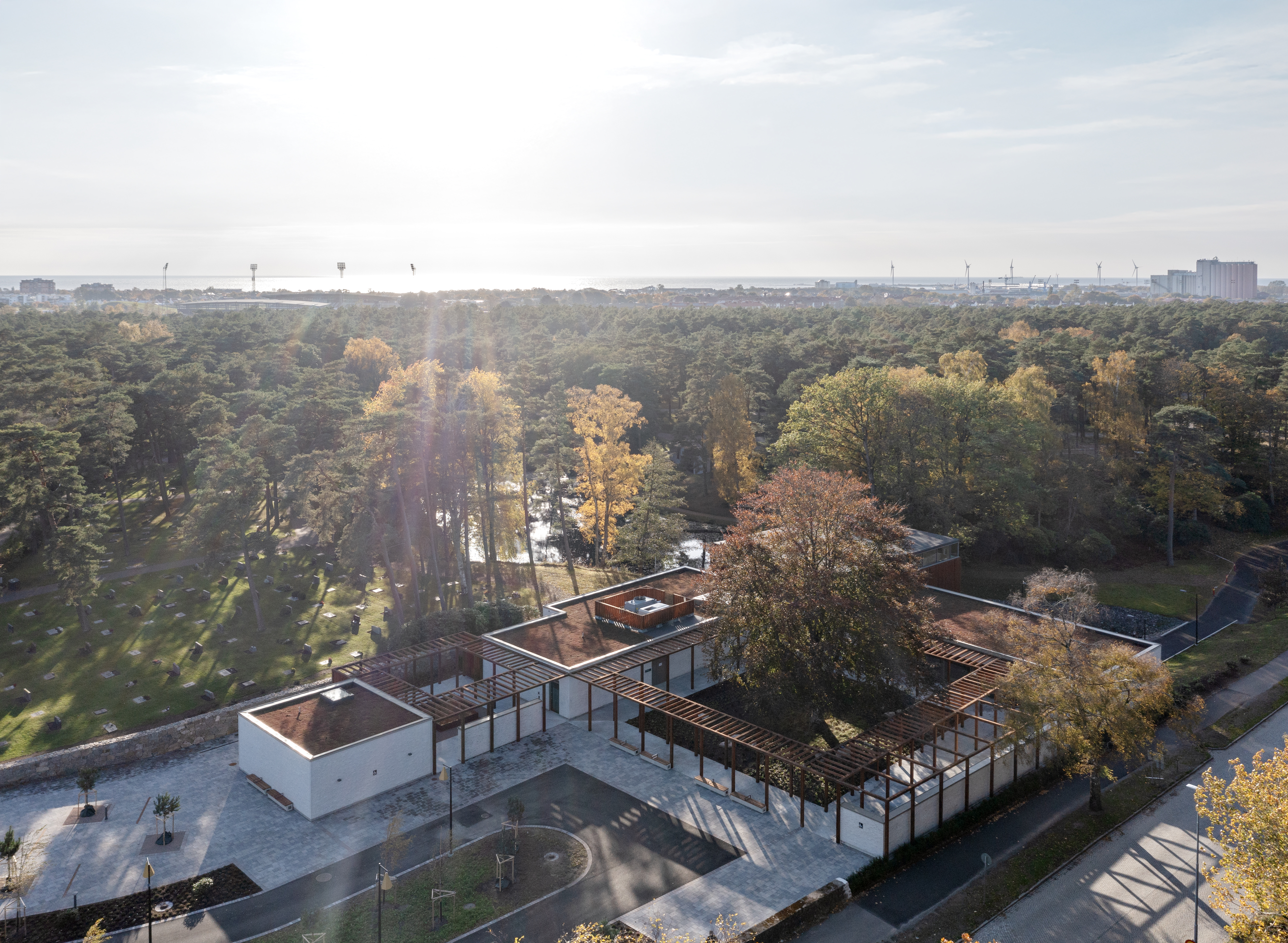 Byggnaden i sin helhet från drönarvy.  