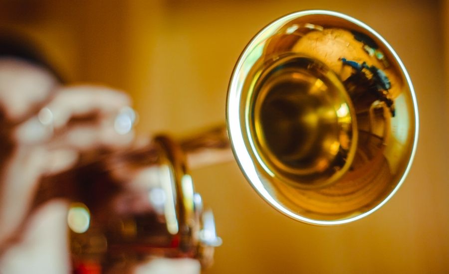 närbild på trumpet