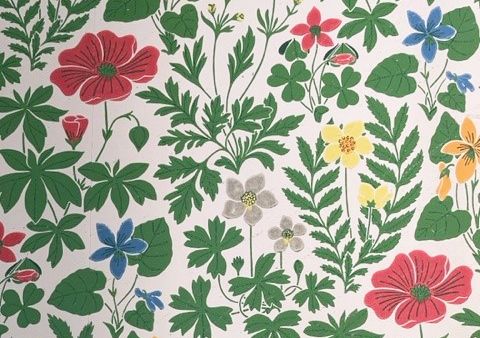 Färgglad blommig tapet med vit botten.