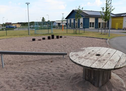 Sandlåda med balansbana