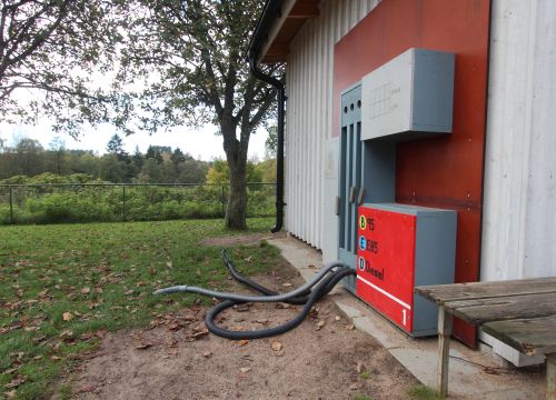 Leksaksmack på fasadvägg