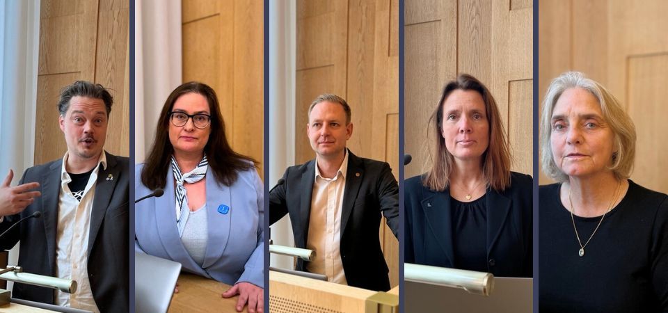 Ett bildkollage med politiker från partierna bakom den beslutade budgeten. De står i talarstolen.