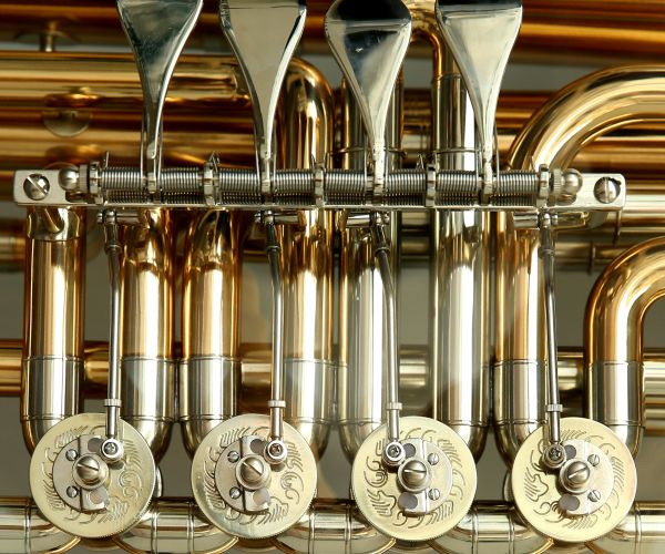 Närbild på en tuba