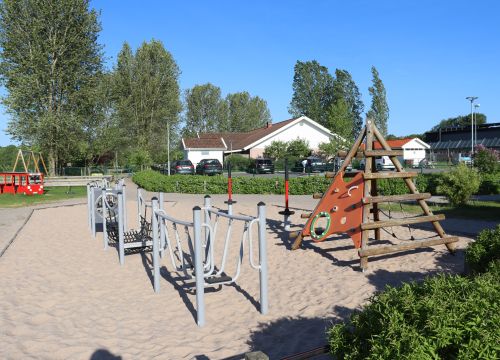 Balansbana och klättertorn i sandlåda